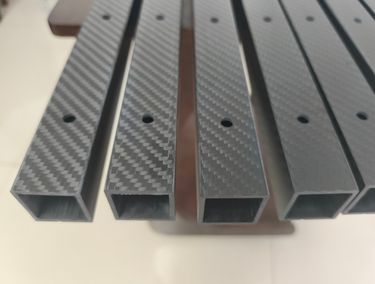 tubo cuadrado de fibra de carbono con agujeros de perforación para el servicio de mecanizado CNC