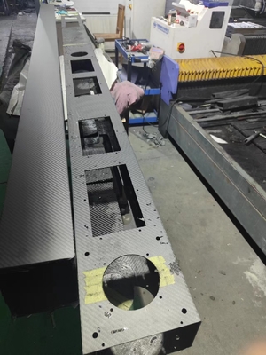 tubo cuadrado de fibra de carbono con agujeros de perforación para el servicio de mecanizado CNC