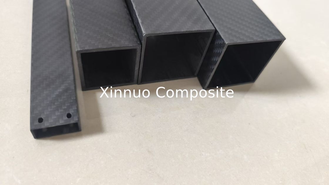 China fabrica 20/25/30/40/50mm tubo cuadrado de fibra de carbono tubo rectangular de carbono