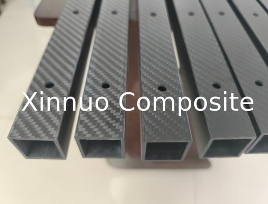 tubo cuadrado de fibra de carbono con agujeros de perforación para el servicio de mecanizado CNC